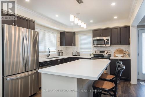 536 Laking Terrace, Milton (Clarke), ON - Indoor Photo Showing Kitchen With Upgraded Kitchen