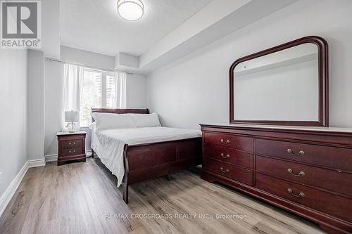 2042 - 3033 Finch Avenue W, Toronto (Humbermede), ON - Indoor Photo Showing Bedroom