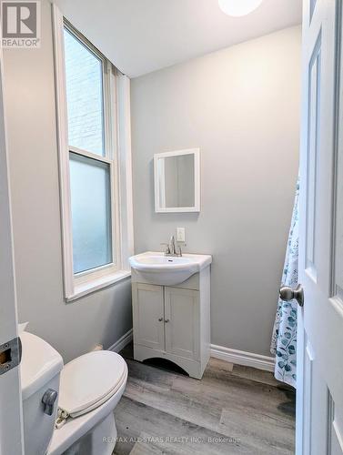 12 Glenelg Street W, Kawartha Lakes (Lindsay), ON - Indoor Photo Showing Bathroom