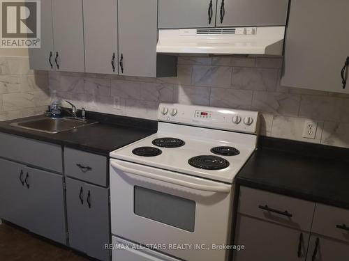 12 Glenelg Street W, Kawartha Lakes (Lindsay), ON - Indoor Photo Showing Kitchen