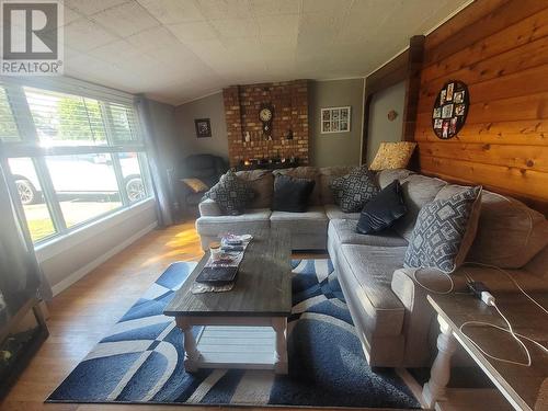 632 Wainwright Street, Prince George, BC - Indoor Photo Showing Living Room