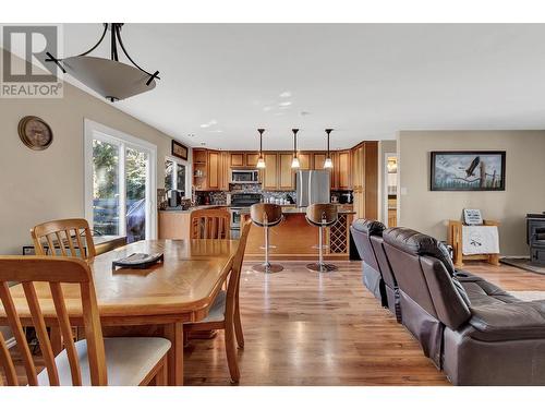 5040 Meier Sub Road, Cluculz Lake, BC - Indoor Photo Showing Dining Room