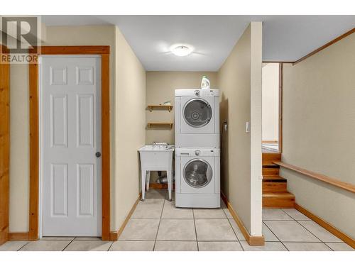 5040 Meier Sub Road, Cluculz Lake, BC - Indoor Photo Showing Laundry Room