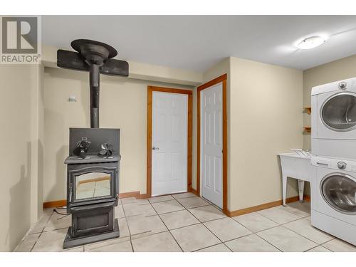 5040 Meier Sub Road, Cluculz Lake, BC - Indoor Photo Showing Laundry Room