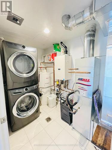 109 - 2530 Eglinton Avenue W, Mississauga (Central Erin Mills), ON - Indoor Photo Showing Laundry Room