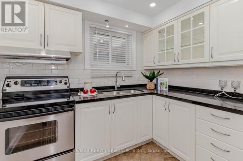 39 Seaborn Road, Brampton (Madoc), ON - Indoor Photo Showing Kitchen With Double Sink