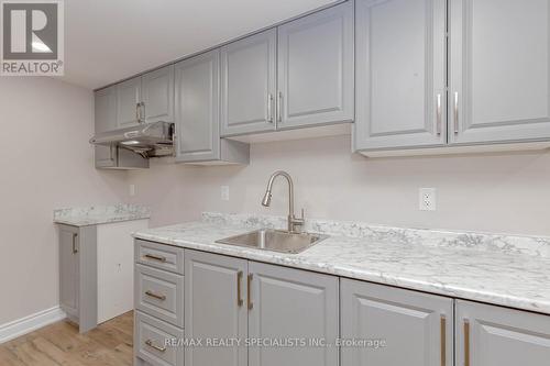 39 Seaborn Road, Brampton (Madoc), ON - Indoor Photo Showing Kitchen