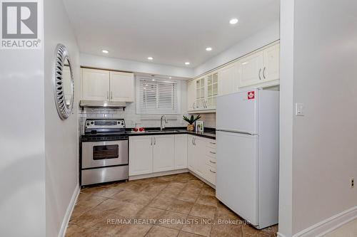 39 Seaborn Road, Brampton (Madoc), ON - Indoor Photo Showing Kitchen