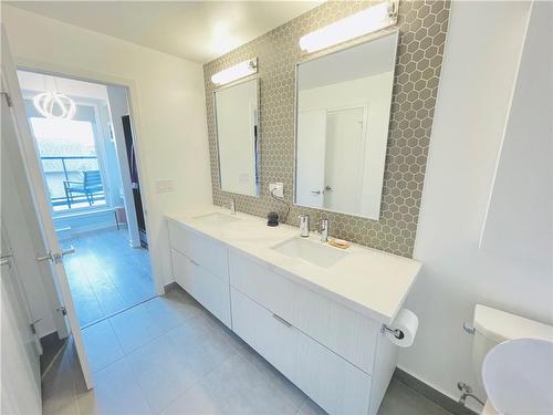 2530 Eglinton Avenue W|Unit #109, Mississauga, ON - Indoor Photo Showing Bathroom