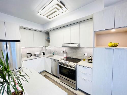 2530 Eglinton Avenue W|Unit #109, Mississauga, ON - Indoor Photo Showing Kitchen With Upgraded Kitchen