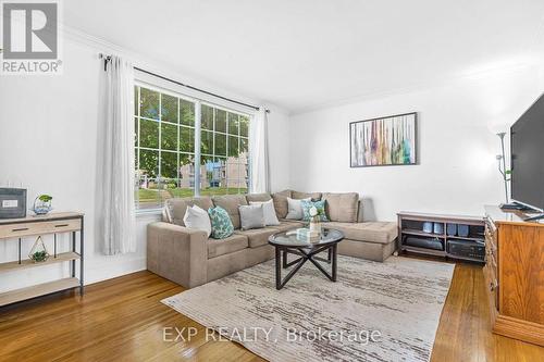 138 Westchester Crescent, St. Catharines, ON - Indoor Photo Showing Living Room