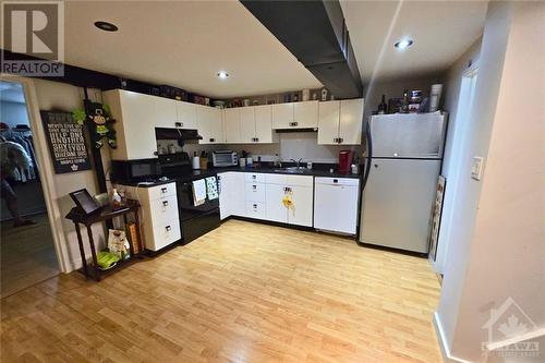 465 Newman Avenue, Ottawa, ON - Indoor Photo Showing Kitchen With Double Sink