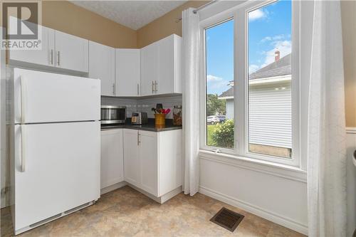 39 North Street, Moncton, NB - Indoor Photo Showing Kitchen