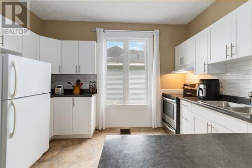 39 North Street, Moncton, NB - Indoor Photo Showing Kitchen With Double Sink