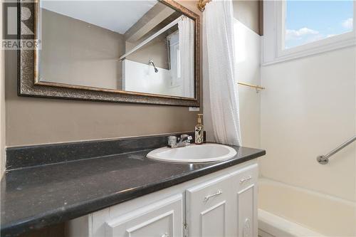 39 North Street, Moncton, NB - Indoor Photo Showing Bathroom