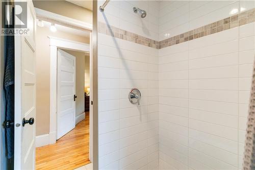 39 North Street, Moncton, NB - Indoor Photo Showing Bathroom