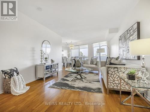 501 - 150 Neptune Drive, Toronto (Englemount-Lawrence), ON - Indoor Photo Showing Living Room