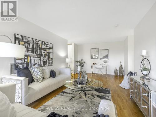 501 - 150 Neptune Drive, Toronto (Englemount-Lawrence), ON - Indoor Photo Showing Living Room