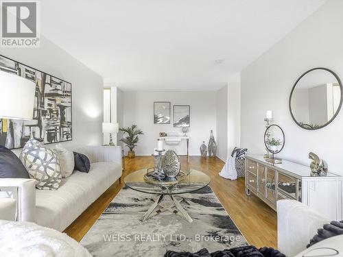 501 - 150 Neptune Drive, Toronto (Englemount-Lawrence), ON - Indoor Photo Showing Living Room