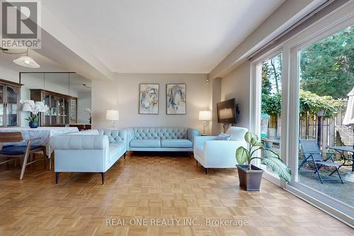 54 Bonis Avenue, Toronto (Tam O'Shanter-Sullivan), ON - Indoor Photo Showing Living Room