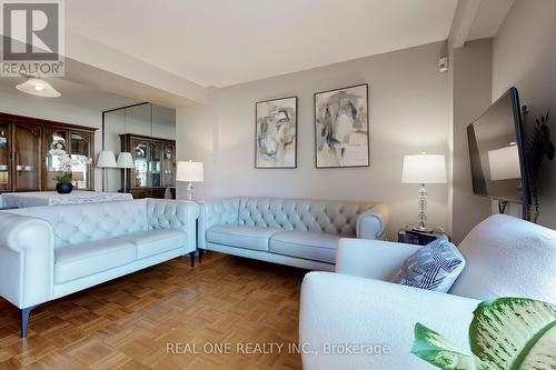 54 Bonis Avenue, Toronto (Tam O'Shanter-Sullivan), ON - Indoor Photo Showing Living Room