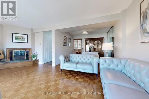 54 Bonis Avenue, Toronto (Tam O'Shanter-Sullivan), ON - Indoor Photo Showing Living Room