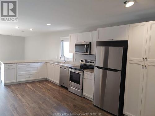 147 Howard Road, Chatham, ON - Indoor Photo Showing Kitchen