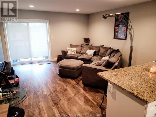 147 Howard Road, Chatham, ON - Indoor Photo Showing Living Room