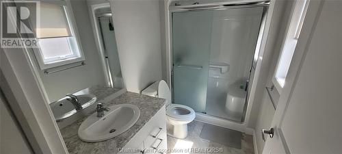 147 Howard Road, Chatham, ON - Indoor Photo Showing Bathroom