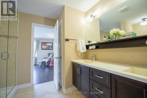 3333 Mockingbird Common Crescent, Oakville, ON - Indoor Photo Showing Bathroom