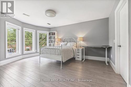 59 Maniza Road, Toronto (Downsview-Roding-Cfb), ON - Indoor Photo Showing Bedroom