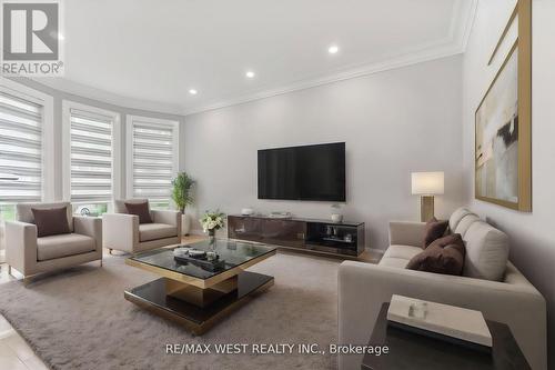 59 Maniza Road, Toronto (Downsview-Roding-Cfb), ON - Indoor Photo Showing Living Room