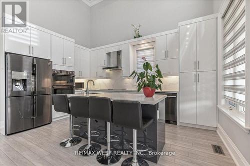 59 Maniza Road, Toronto (Downsview-Roding-Cfb), ON - Indoor Photo Showing Kitchen With Upgraded Kitchen