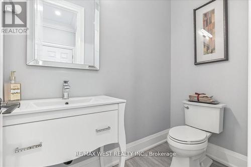 59 Maniza Road, Toronto (Downsview-Roding-Cfb), ON - Indoor Photo Showing Bathroom