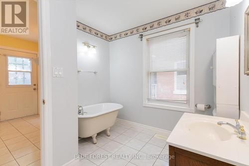 56 Princess Avenue, St. Thomas, ON - Indoor Photo Showing Bathroom