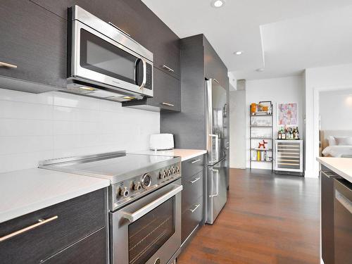 Kitchen - 1907-1045 Rue Wellington, Montréal (Le Sud-Ouest), QC - Indoor Photo Showing Kitchen With Upgraded Kitchen