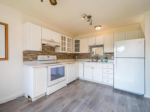 20-1697 Greenfield Ave, Kamloops, BC - Indoor Photo Showing Kitchen