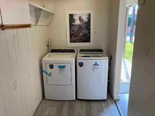 20-1697 Greenfield Ave, Kamloops, BC - Indoor Photo Showing Laundry Room