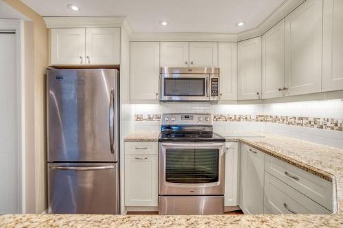 1225 North Shore Boulevard E|Unit #608, Burlington, ON - Indoor Photo Showing Kitchen With Upgraded Kitchen