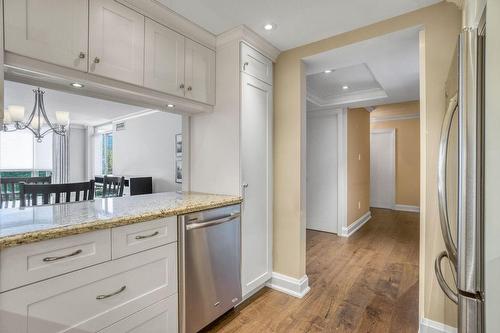 1225 North Shore Boulevard E|Unit #608, Burlington, ON - Indoor Photo Showing Kitchen With Upgraded Kitchen