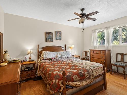 854 Gleneagles Drive, Kamloops, BC - Indoor Photo Showing Bedroom