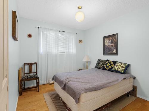 854 Gleneagles Drive, Kamloops, BC - Indoor Photo Showing Bedroom