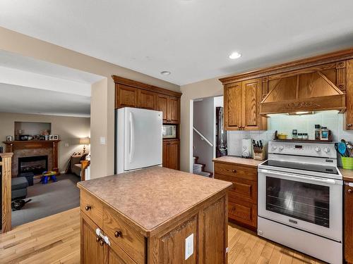 1129 Crestline Street, Kamloops, BC - Indoor Photo Showing Kitchen