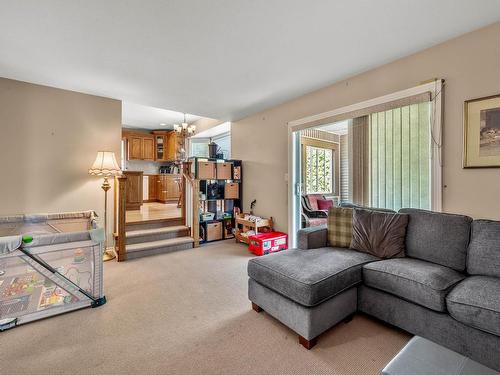 1129 Crestline Street, Kamloops, BC - Indoor Photo Showing Living Room