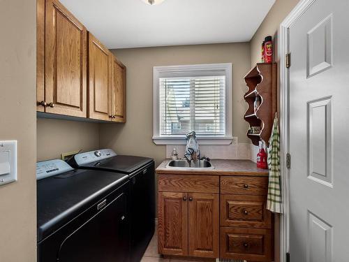 1129 Crestline Street, Kamloops, BC - Indoor Photo Showing Laundry Room