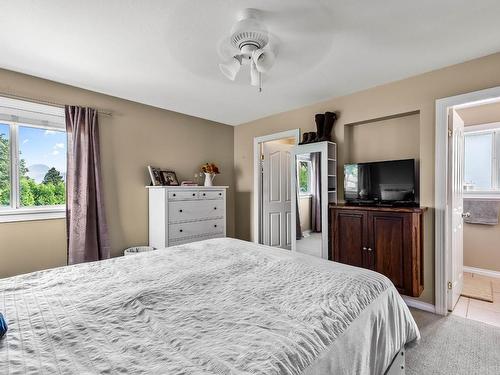 1129 Crestline Street, Kamloops, BC - Indoor Photo Showing Bedroom