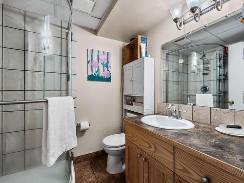 1129 Crestline Street, Kamloops, BC - Indoor Photo Showing Bathroom