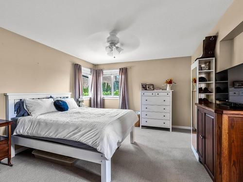 1129 Crestline Street, Kamloops, BC - Indoor Photo Showing Bedroom