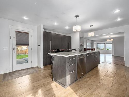 588 Tunstall Cres, Kamloops, BC - Indoor Photo Showing Kitchen