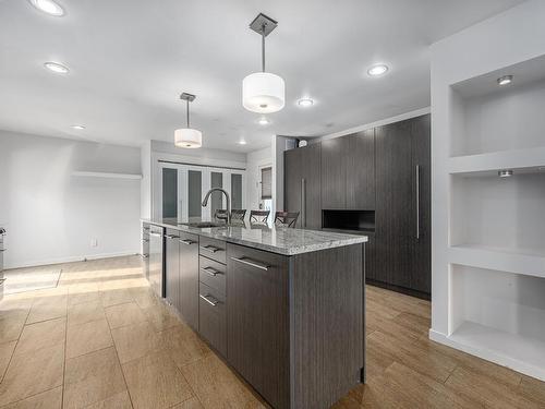 588 Tunstall Cres, Kamloops, BC - Indoor Photo Showing Kitchen With Upgraded Kitchen